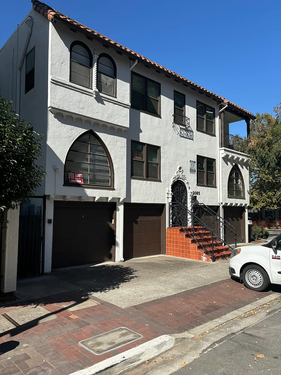 Building Photo - 2085 Grant St #3