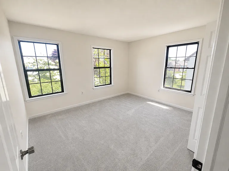 50 Carriage House Dr — Photo 9