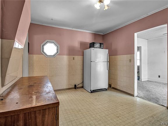 3rd image of 1179 Payne Ave