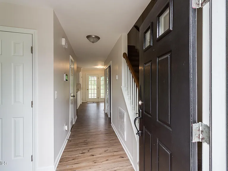 805 Penncross Dr — Photo 6