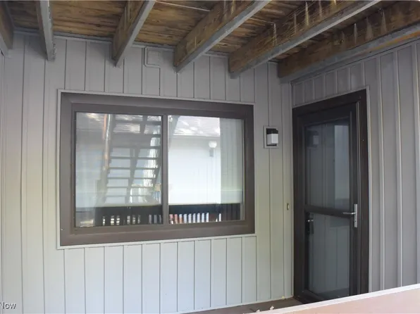 2125 Pinebrook Trl, Cuyahoga Falls, OH 44223
