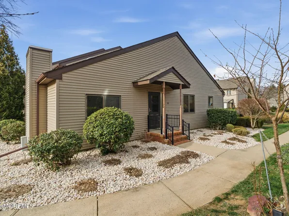 51 Malibu Court, Old Bridge, NJ 08857