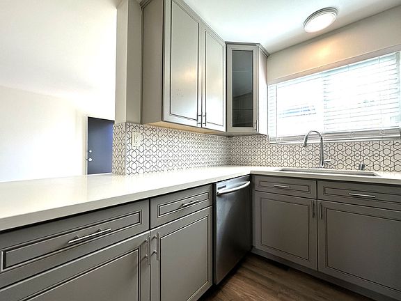 3rd image of 4460 Mississippi St #2