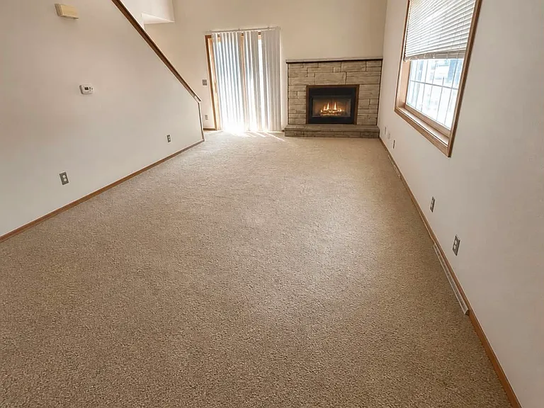 501 Manchester Ln — Photo 7