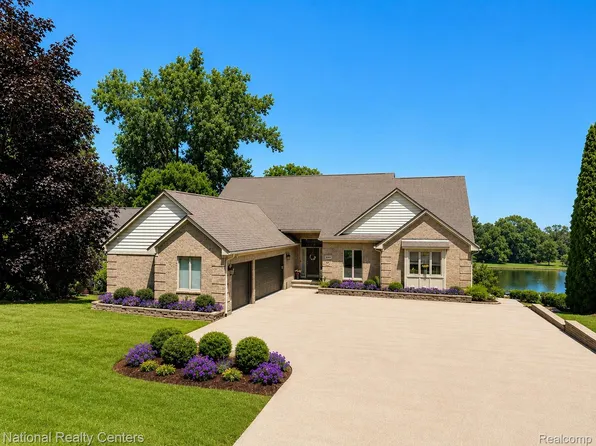 3380 Benstein Rd, Commerce Township, MI 48382