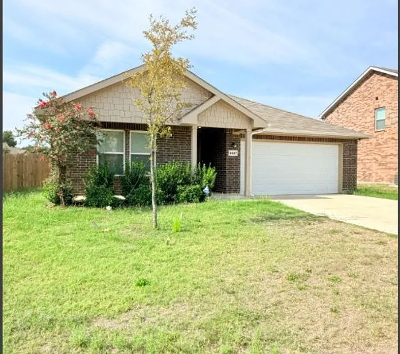 3637 Silver Maple Ln