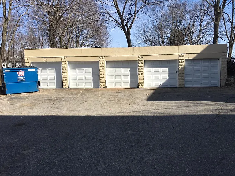 320 Pleasant St #6 — Photo 2