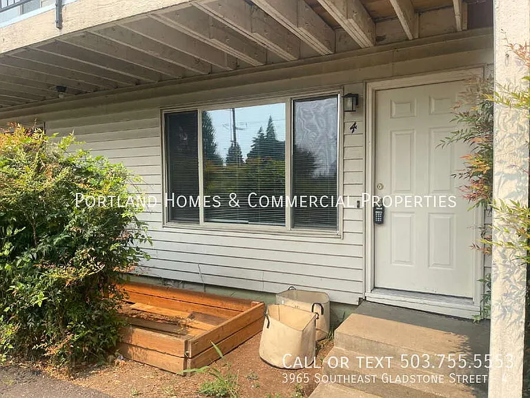 3965 SE Gladstone St #4 — Photo 1