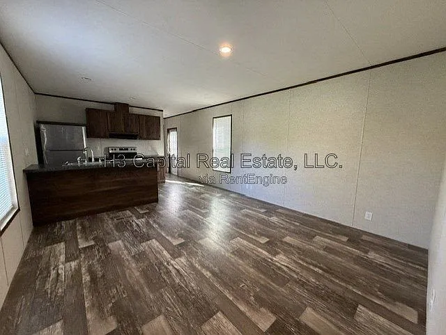 2 bed, 2.0 bath, $1,095 — Photo 2