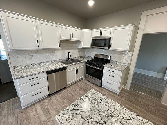 5th image of 1001 W Olive St