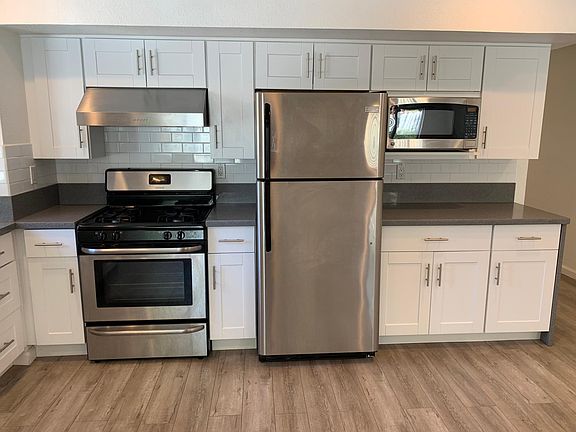 4th image of 3906 Fernwood Ave #1