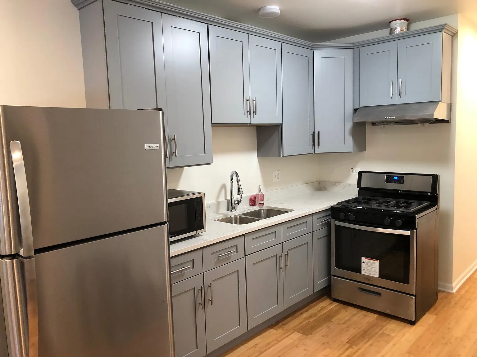 712 S Laflin St — Photo 3