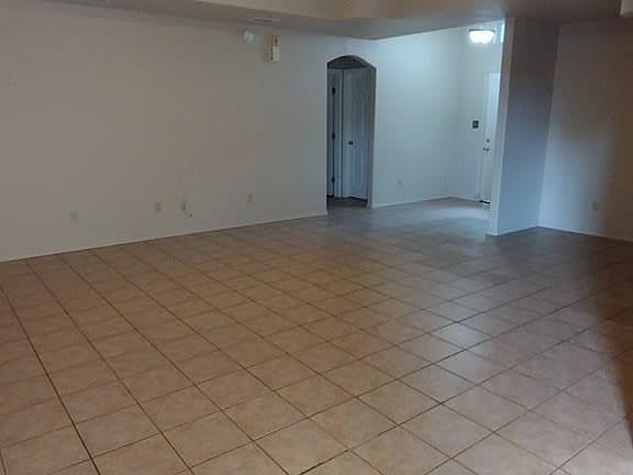 3rd image of 4860 Larkspur Dr