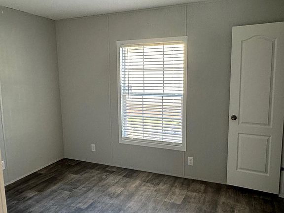 3rd image of 410 Easterling St
