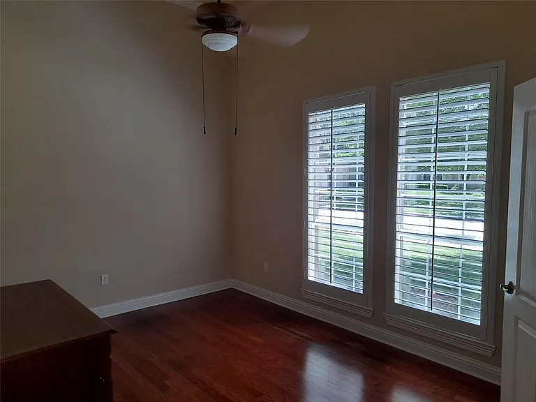 1722 Parklake Vlg — Photo 6