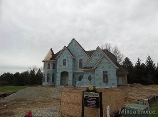 2975 Turtle Pond Dr, Bloomfield Township, MI 48302
