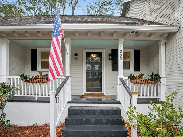 1092 Stonehenge Dr, Hanahan, SC 29410