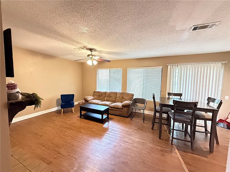 1609 Lemon Tree Ln — Photo 4