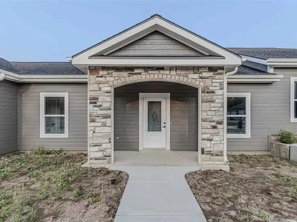 1642 Kenneth Dr, Junction City, KS 66441
