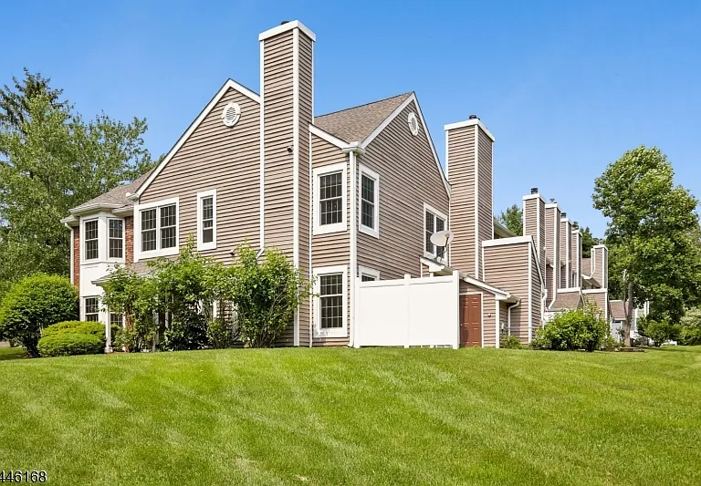 85 Laurelwood Ct — Photo 29