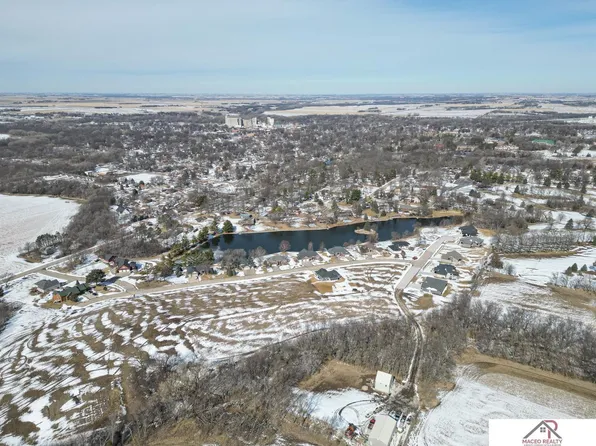 1240 Lakeshore Dr, Crete, NE 68333