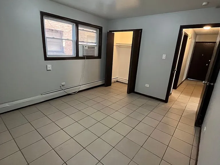 312 Yates Ave — Photo 3