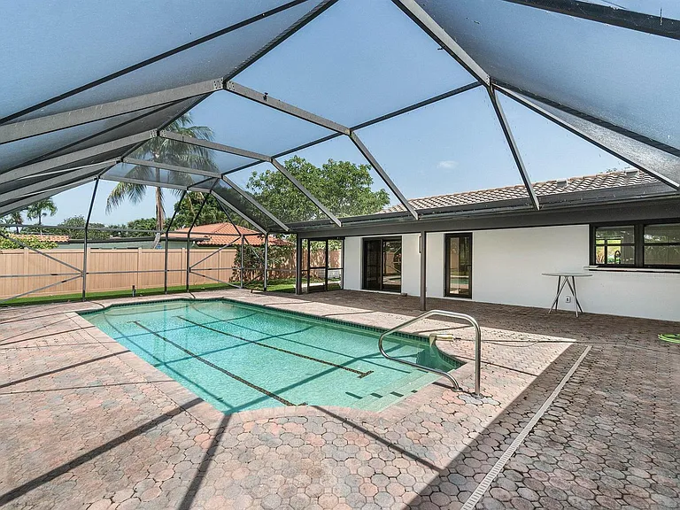 820 SW 16th St — Photo 41