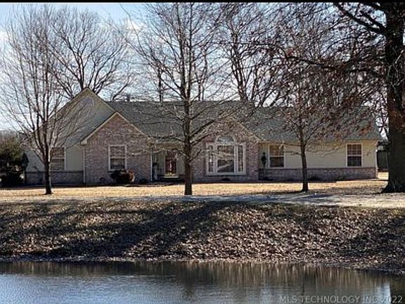 4th image of 746 Lori Ln