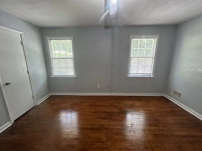 715B Montague Rd — Photo 17