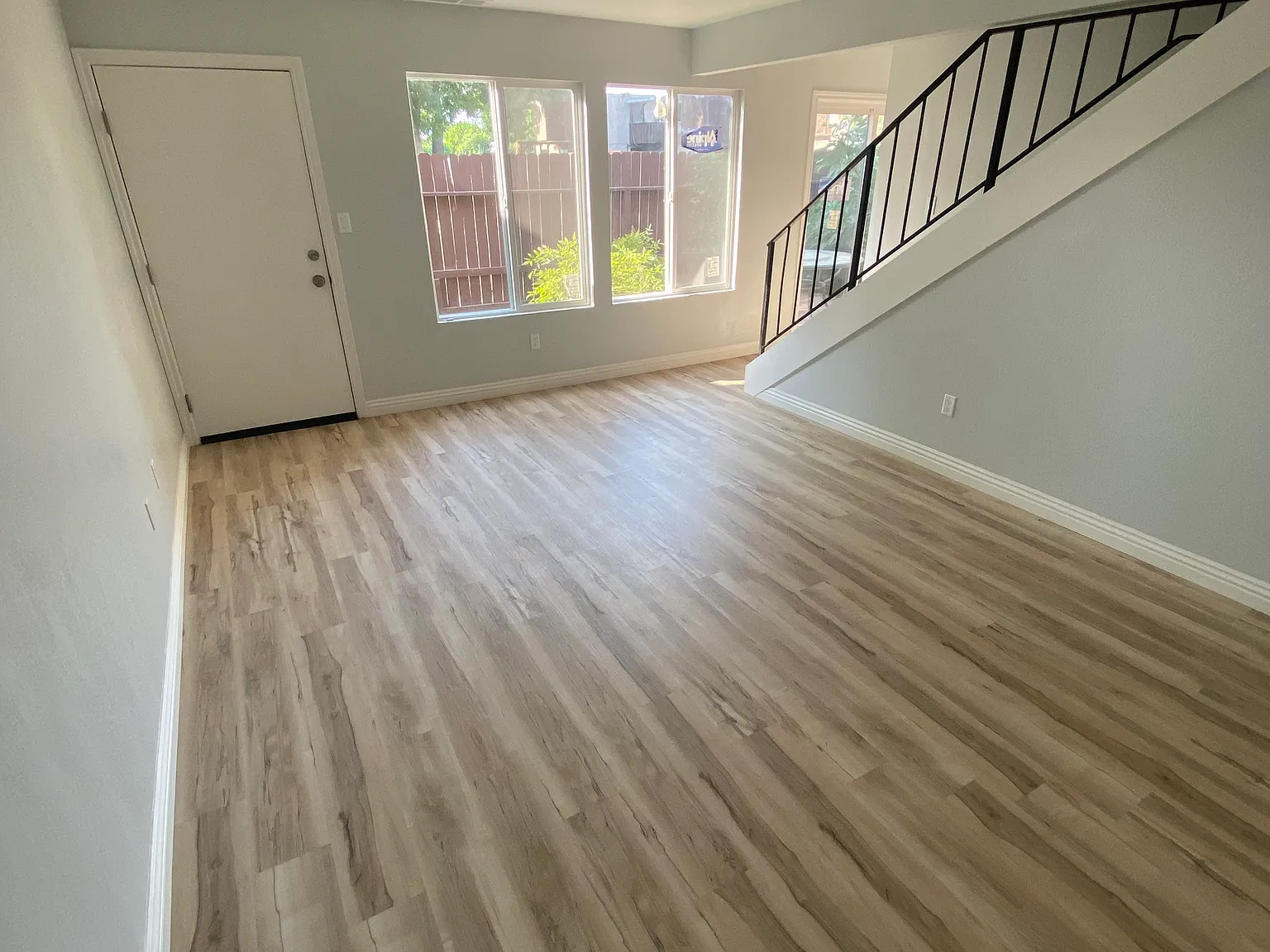 2 bed, 980 sqft, $1,600 — Photo 2