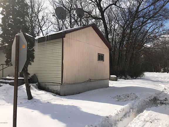 4th image of 15845 Lake Dr