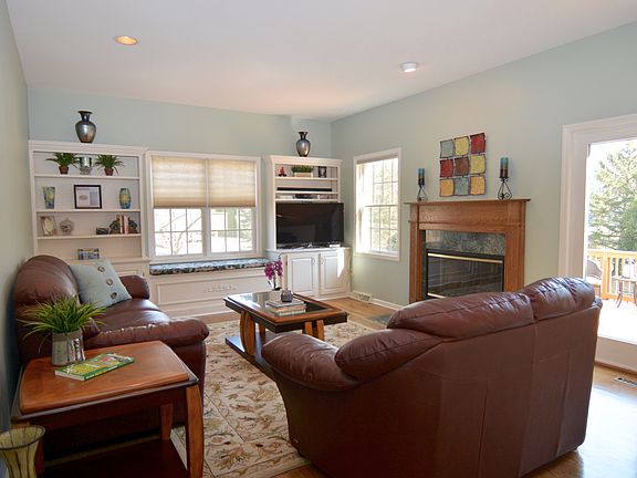 4th image of 3 Foxchase Dr