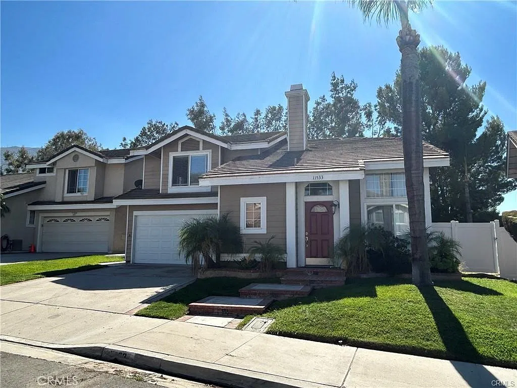 3 bed, 2.5 bath, 1452 sqft, $3,700 — Photo 2