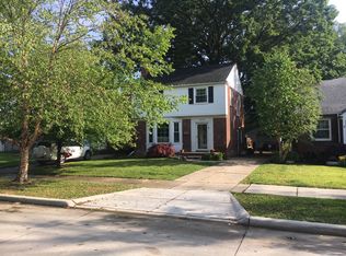 1810 Oxford Rd, Grosse Pointe Woods, MI 48236