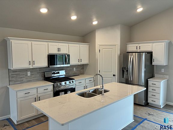2nd image of 1001 Estate St