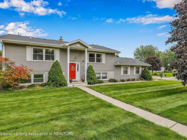 102 Kensington Ct, Charlotte, MI 48813