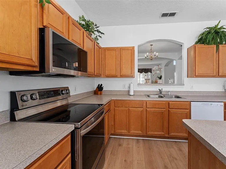 1031 Solana Cir — Photo 14