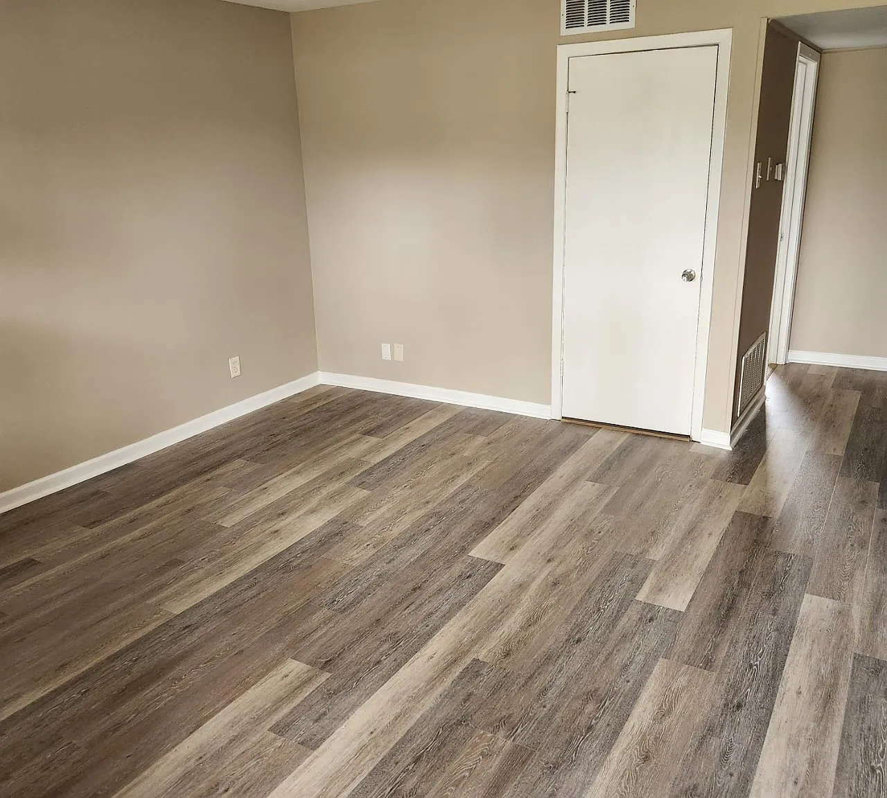 1 bed, 1.0 bath, 400 sqft, $625 — Photo 2
