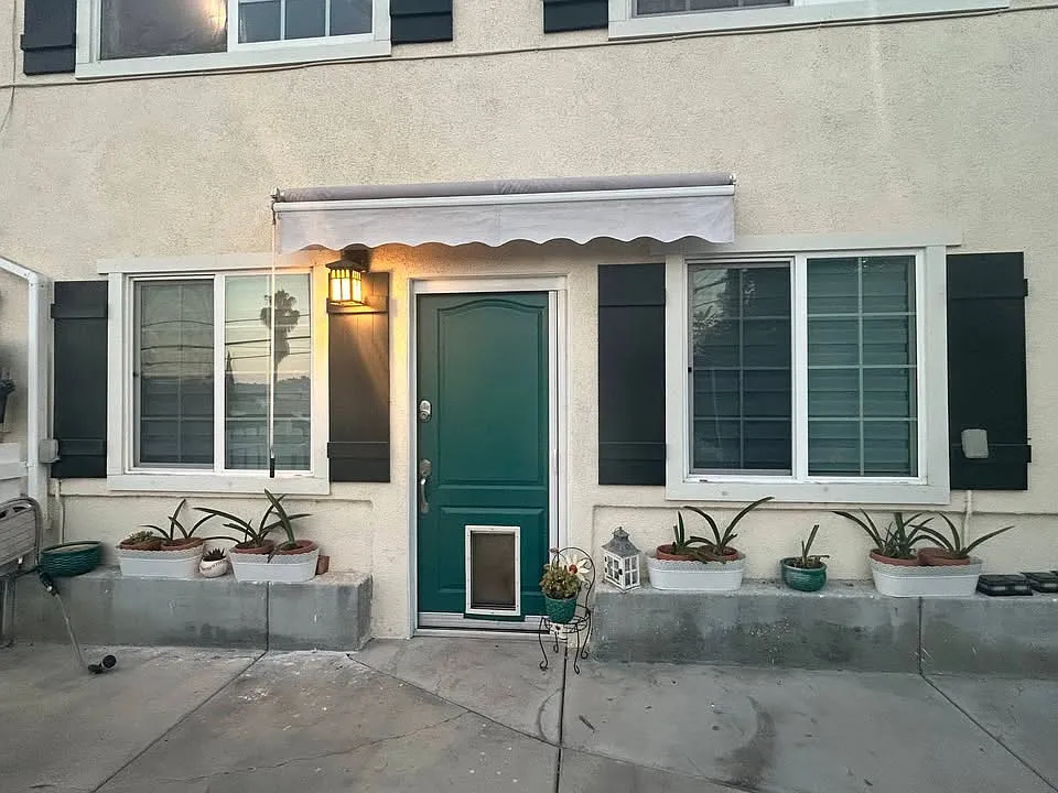 Studio, 650 sqft, $2,500 — Photo 3