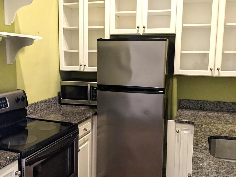 1713 Green St #2 — Photo 5