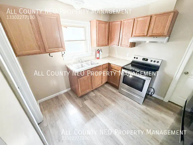321 Grace Ave — Photo 6