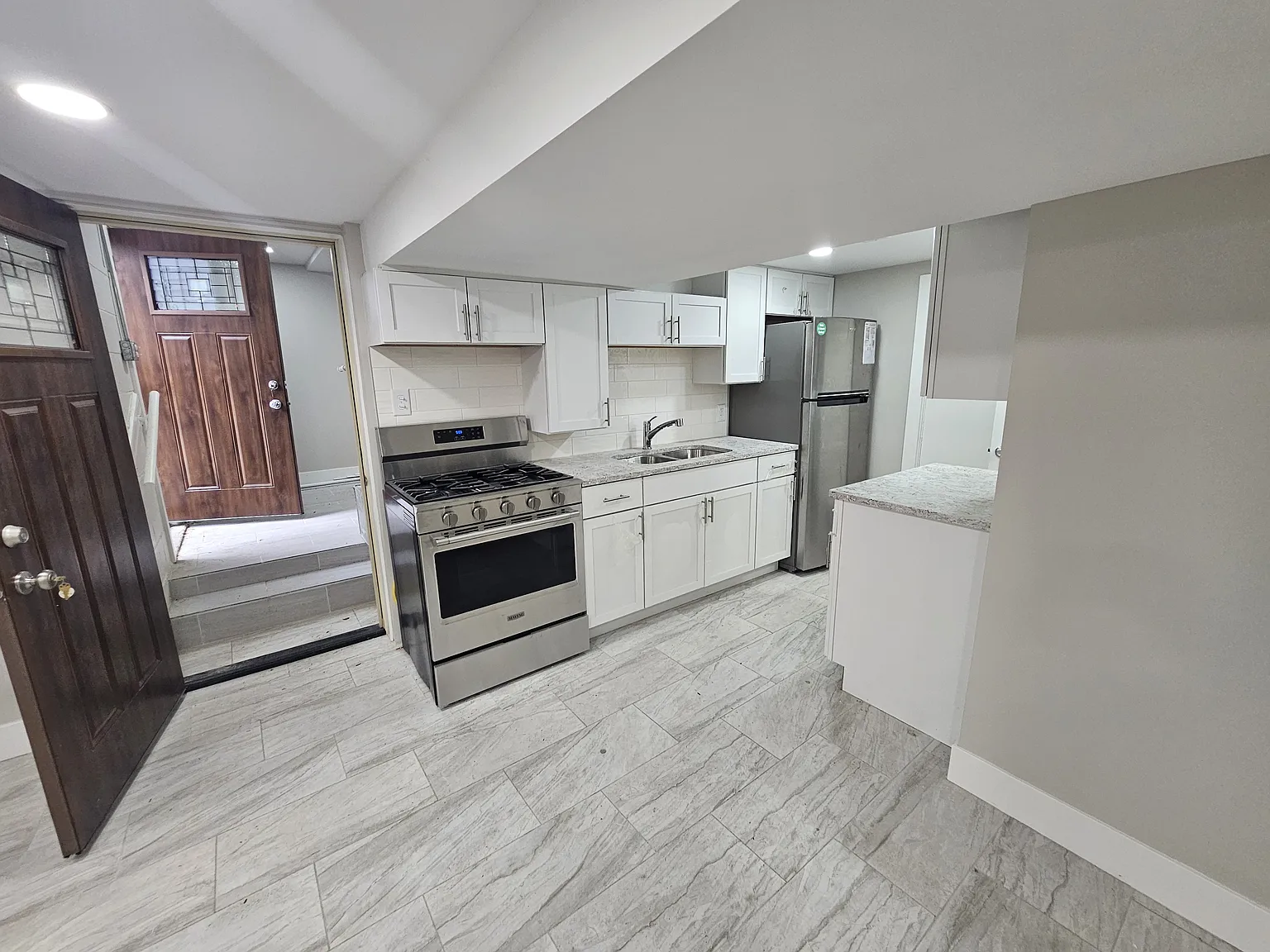 2 bed, 1027 sqft, $1,000 — Photo 3