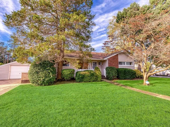 1523 Rose Lane, East Meadow, NY 11554