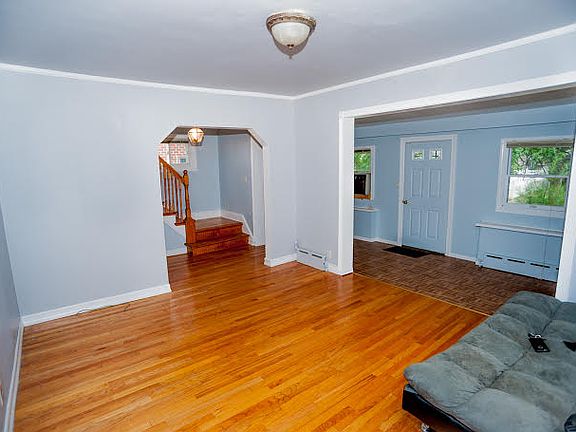 3rd image of 142 N Grove St