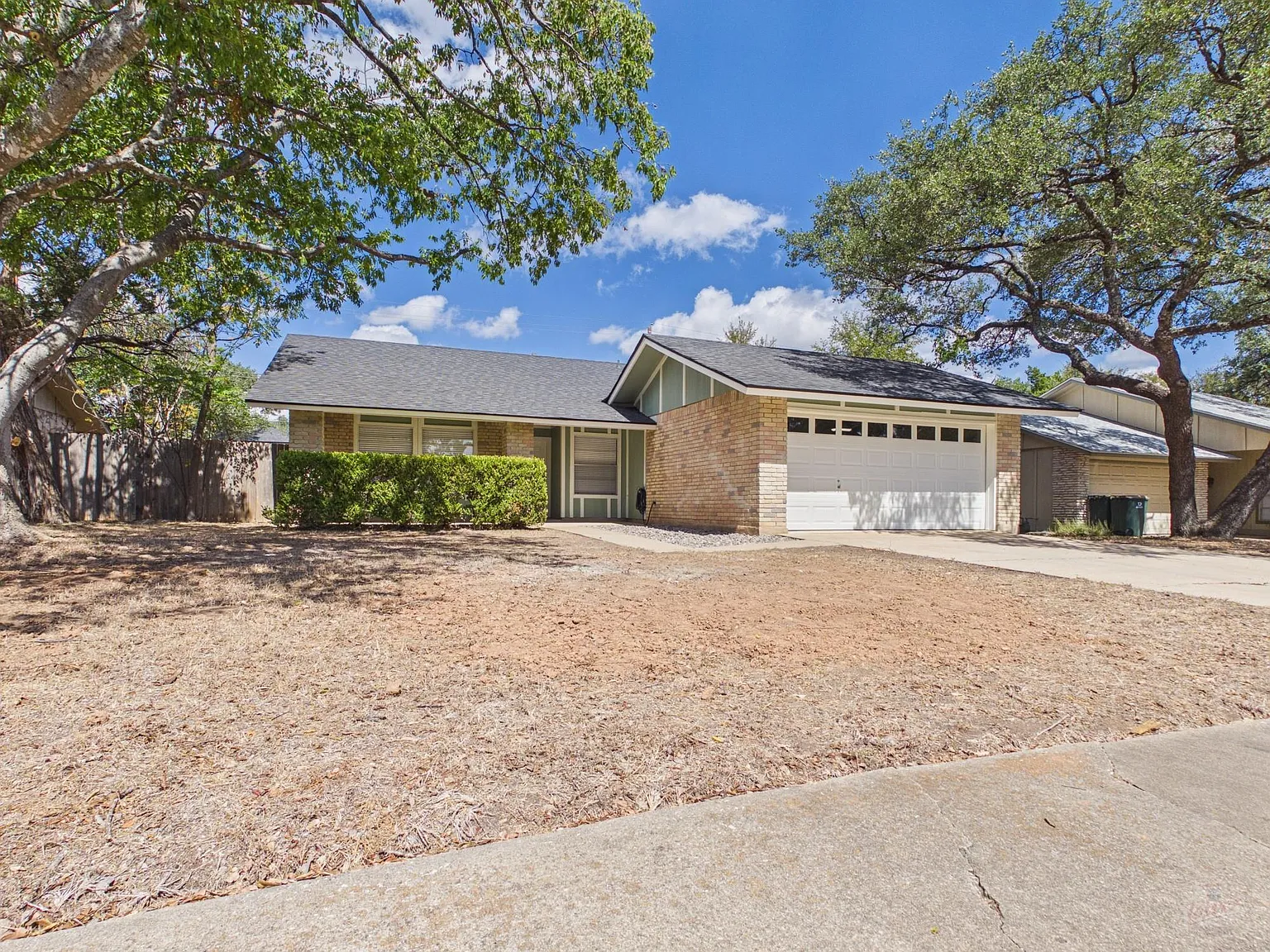 3 bed, 2.0 bath, 1479 sqft, $1,795 — Photo 1
