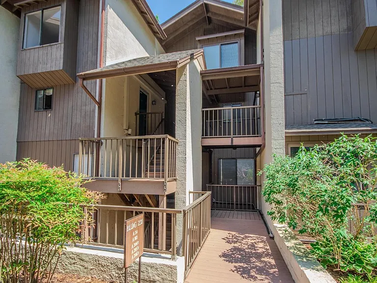 231 Canal Park Dr — Photo 2