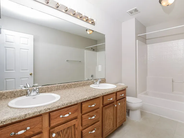 136 Roan Dr — Photo 16