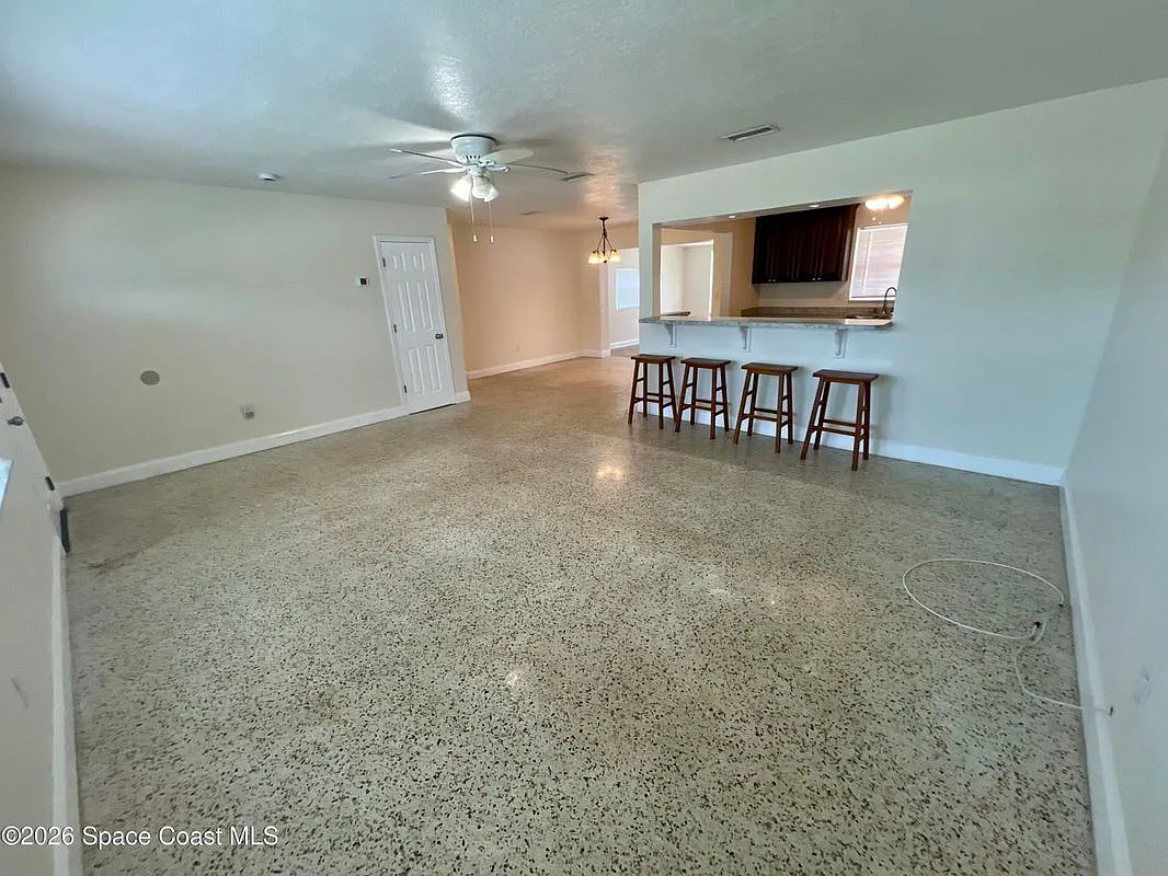 3 bed, 2.0 bath, 1463 sqft, $2,000 — Photo 3