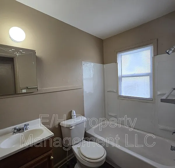 1952 S Hiram Ave — Photo 9