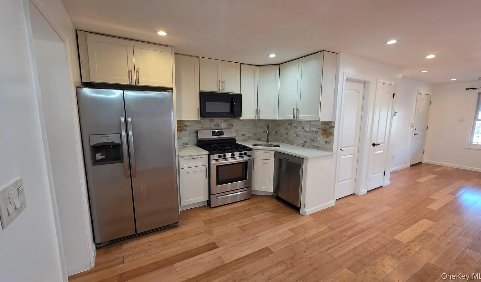 2 bed, 1.0 bath, 700 sqft, $3,000 — Photo 3